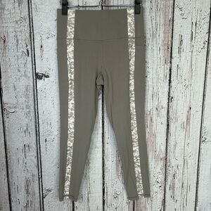 Athleta Salutation Stash Pocket II Serene 7/8 Legging High Rise Medium Warm Gray